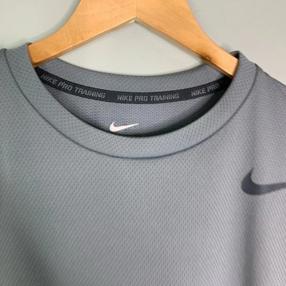 Nike Pro Shirt Size Large - Picture 3 of 5